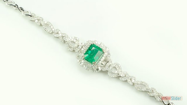 EMERALD AND DIAMOND BRACELET